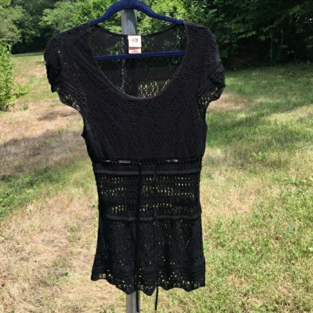 Feminine and sexy crocheted long top.